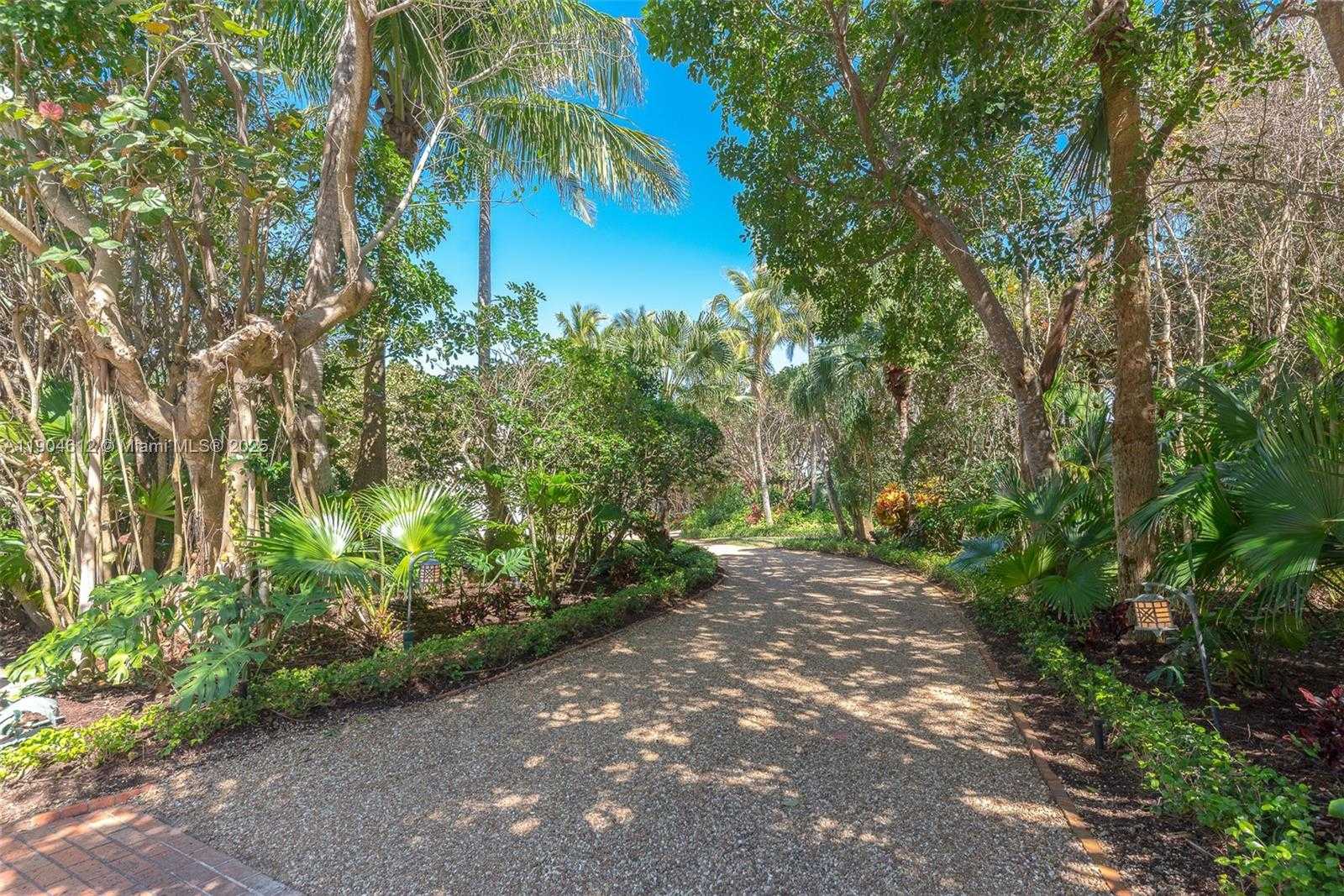 Small Image of 247 SOUTH BEACH RD, Jupiter Island Number 12