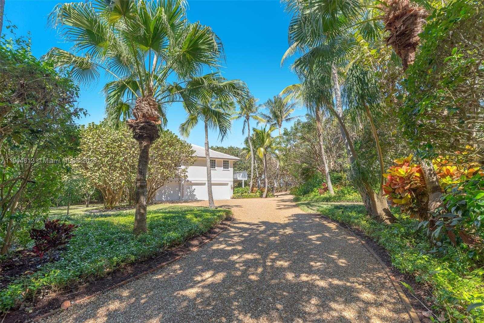 Small Image of 247 SOUTH BEACH RD, Jupiter Island Number 13