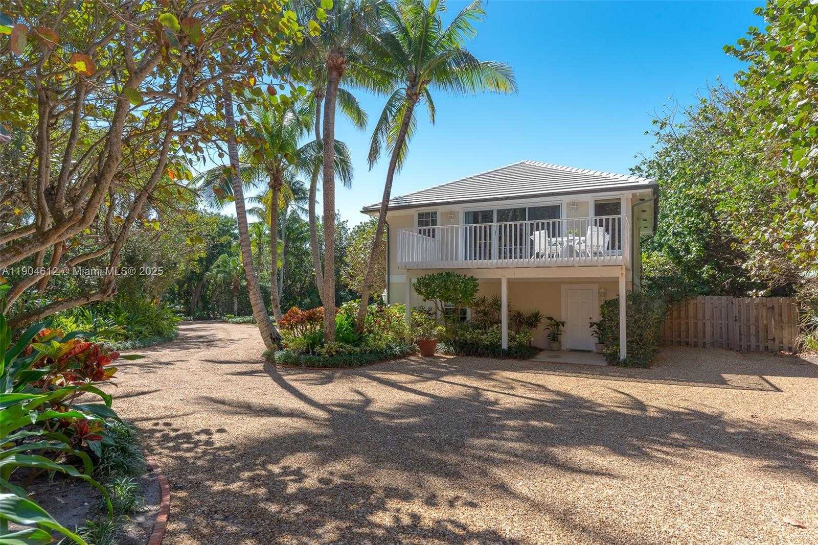 Small Image of 247 SOUTH BEACH RD, Jupiter Island Number 14