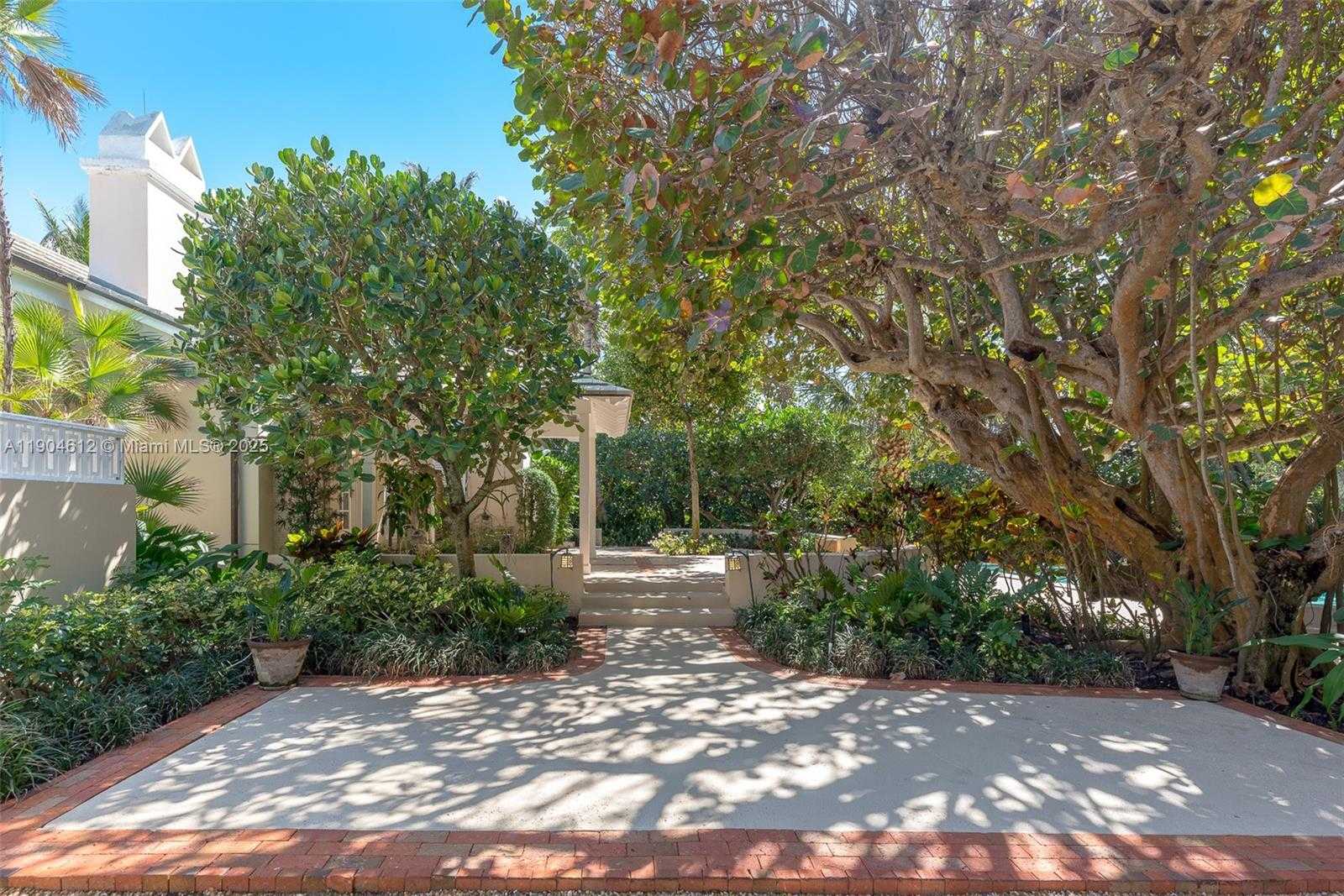 Small Image of 247 SOUTH BEACH RD, Jupiter Island Number 24