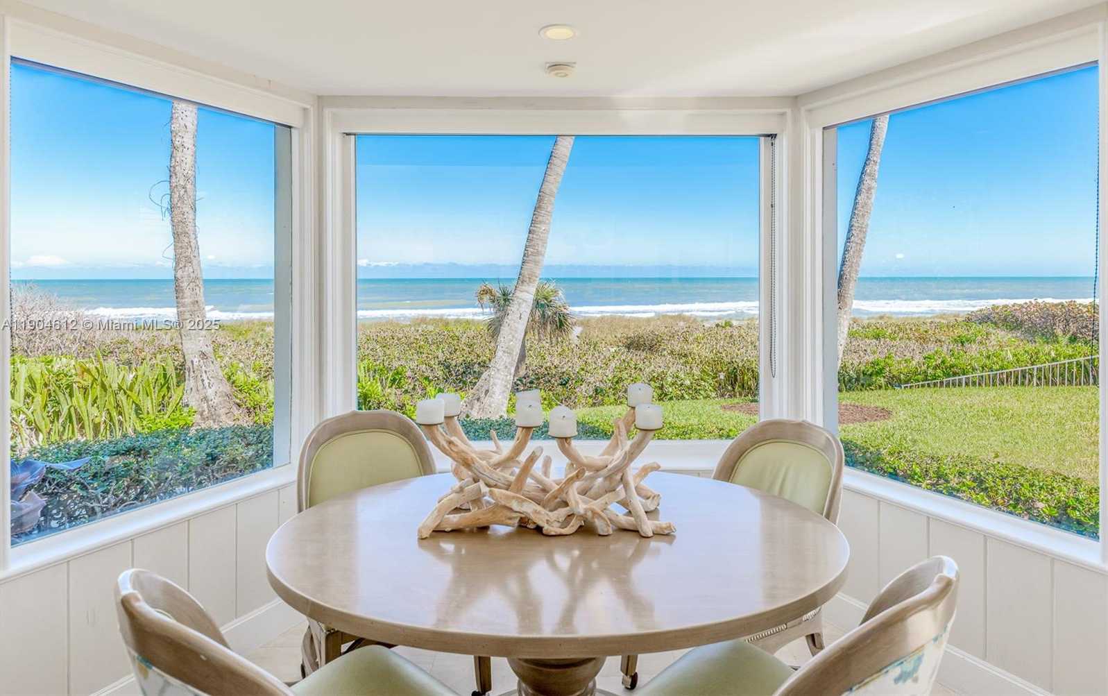 Small Image of 247 SOUTH BEACH RD, Jupiter Island Number 36