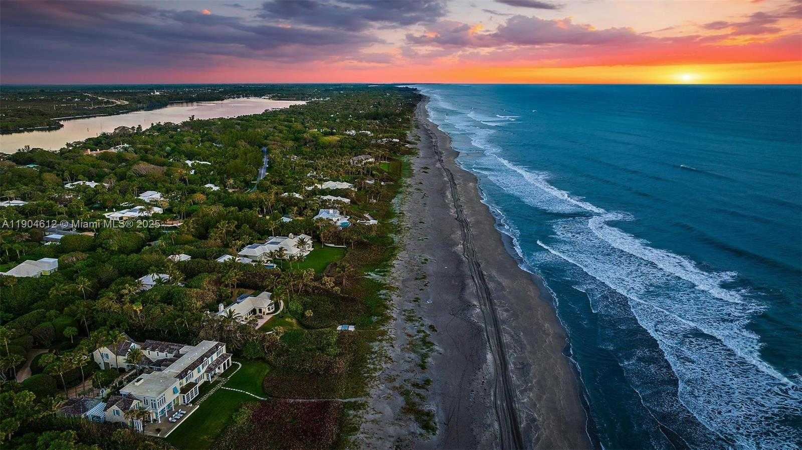 Small Image of 247 SOUTH BEACH RD, Jupiter Island Number 71