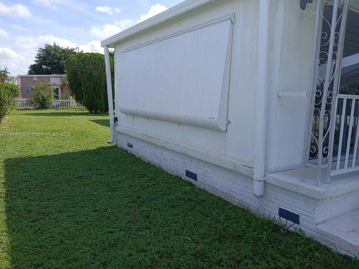 Small Image of 1860 SOUTH WEST 83RD TER, Davie Number 11