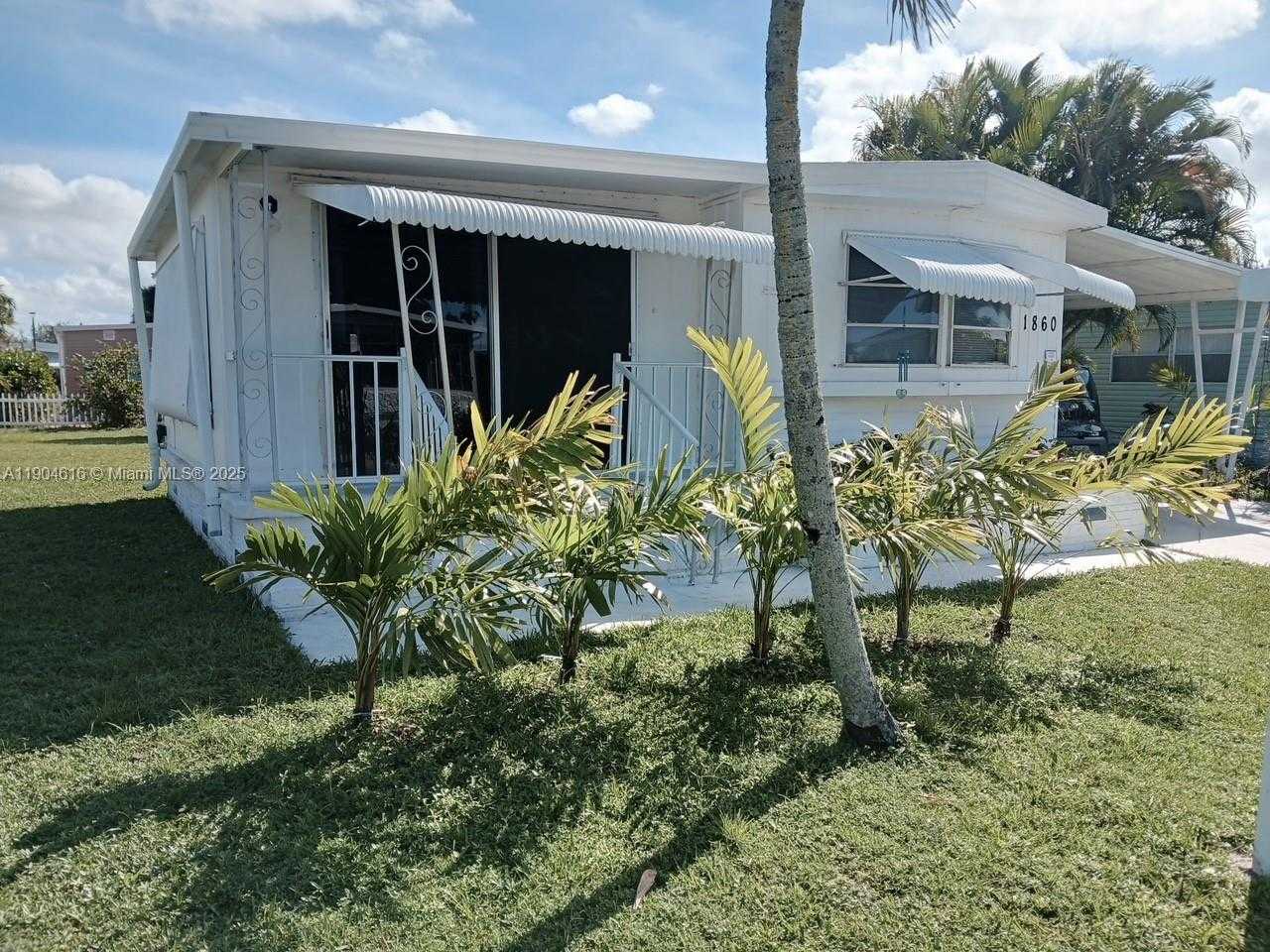 Small Image of 1860 SOUTH WEST 83RD TER, Davie Number 2