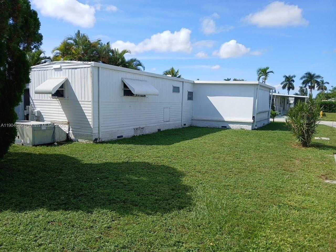 Small Image of 1860 SOUTH WEST 83RD TER, Davie Number 4