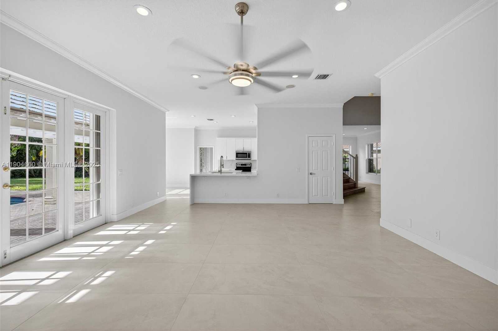 Small Image of 1781 HARBOR POINTE CIR, Weston Number 13