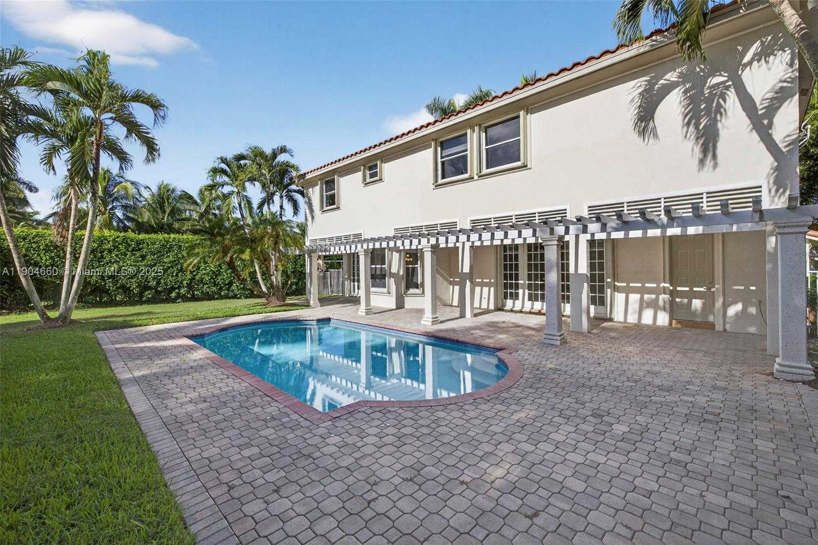 Small Image of 1781 HARBOR POINTE CIR, Weston Number 19