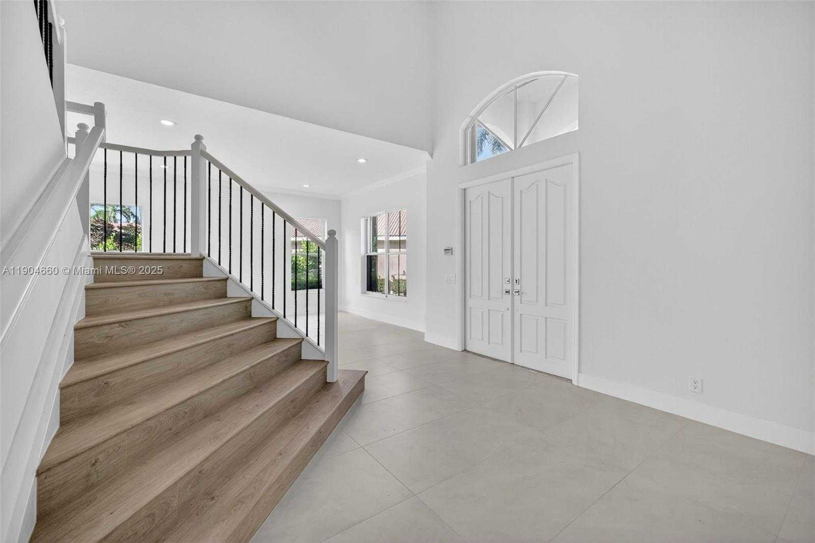 Small Image of 1781 HARBOR POINTE CIR, Weston Number 2