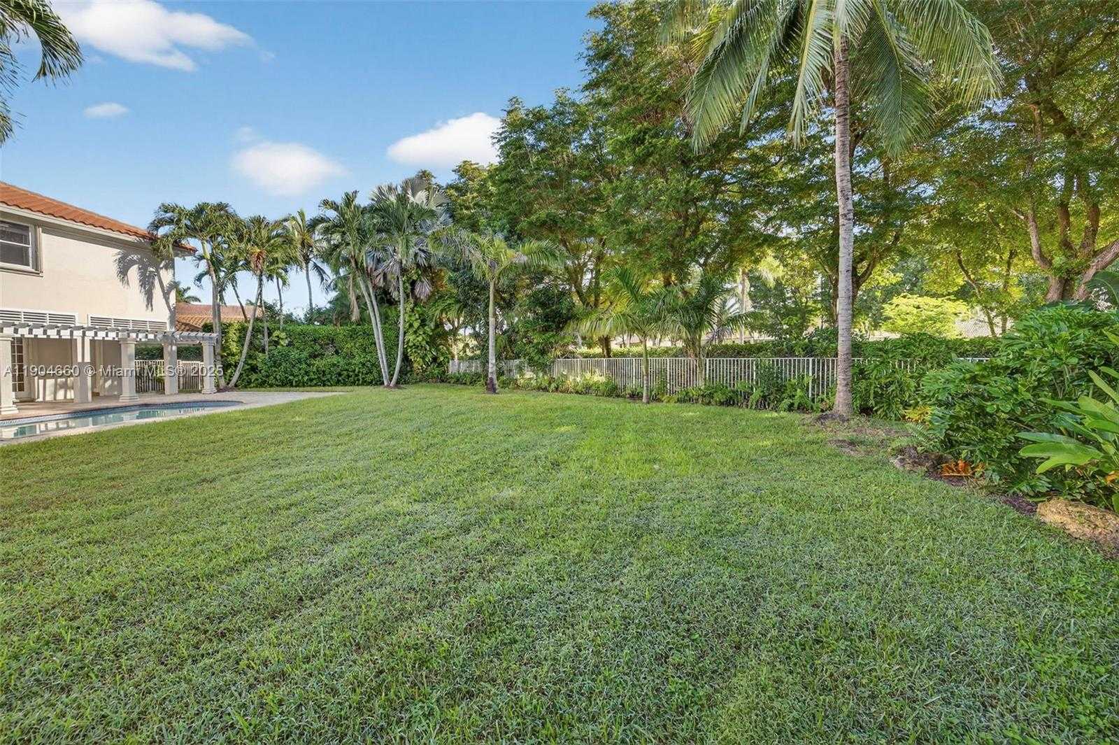 Small Image of 1781 HARBOR POINTE CIR, Weston Number 22