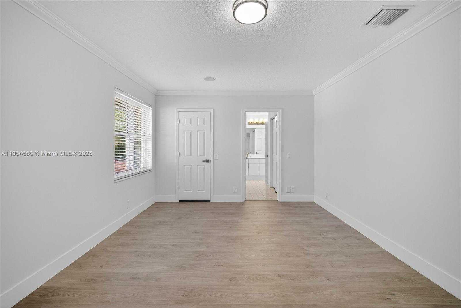 Small Image of 1781 HARBOR POINTE CIR, Weston Number 31