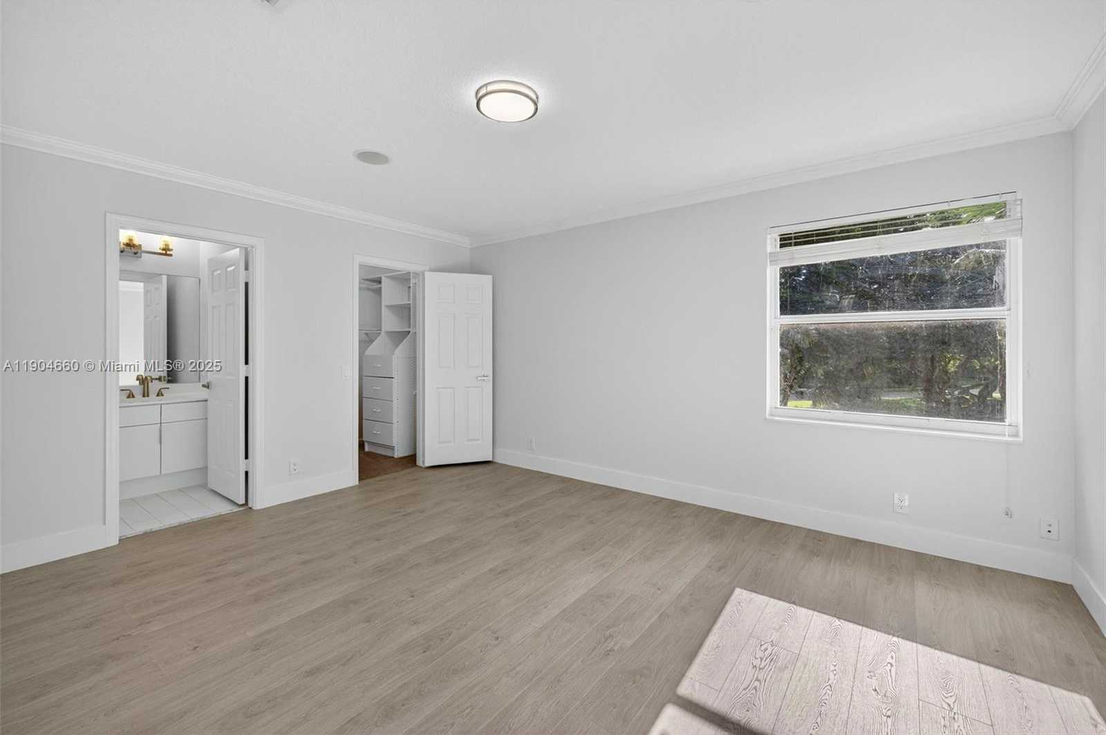 Small Image of 1781 HARBOR POINTE CIR, Weston Number 32