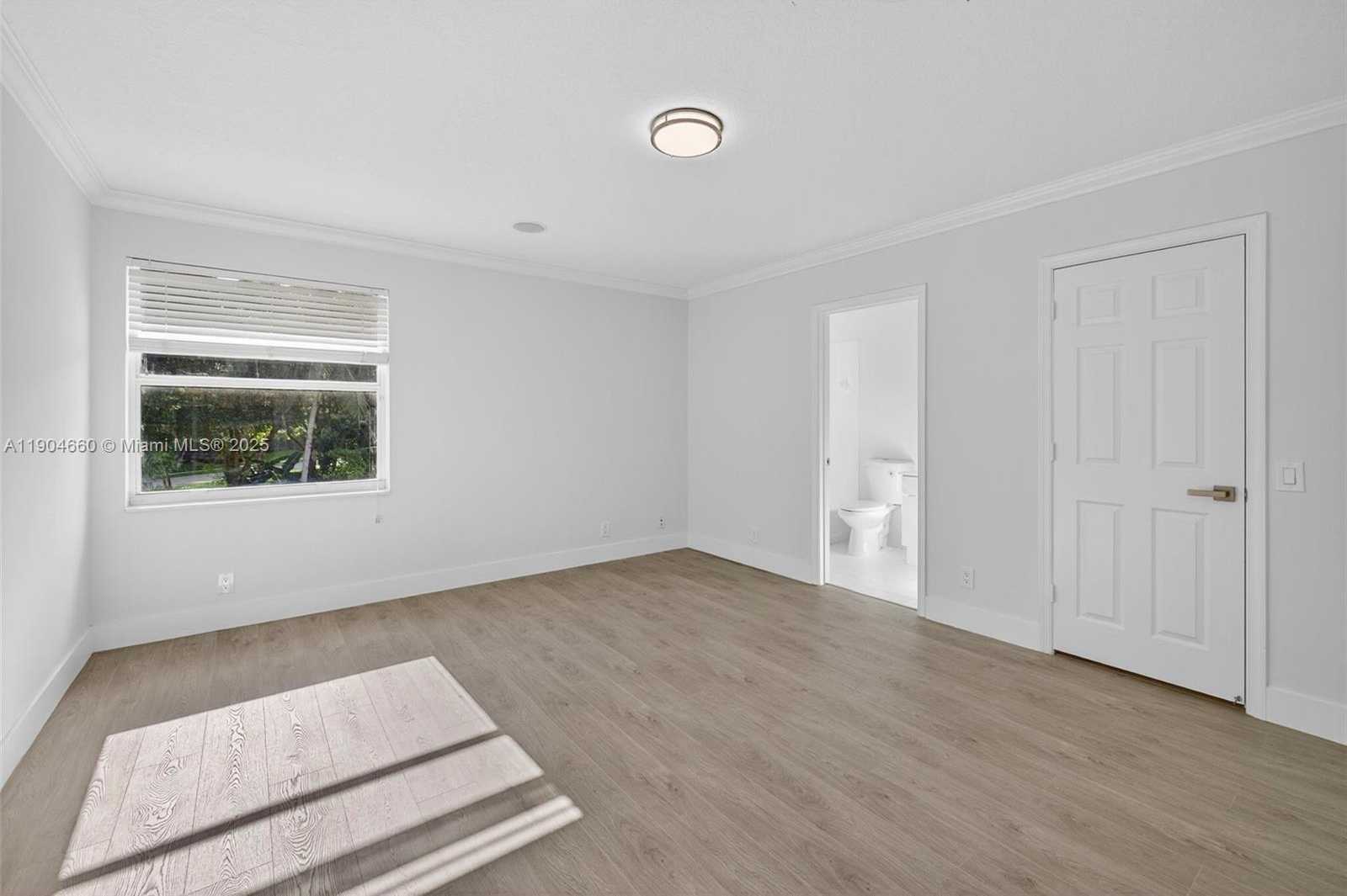 Small Image of 1781 HARBOR POINTE CIR, Weston Number 33