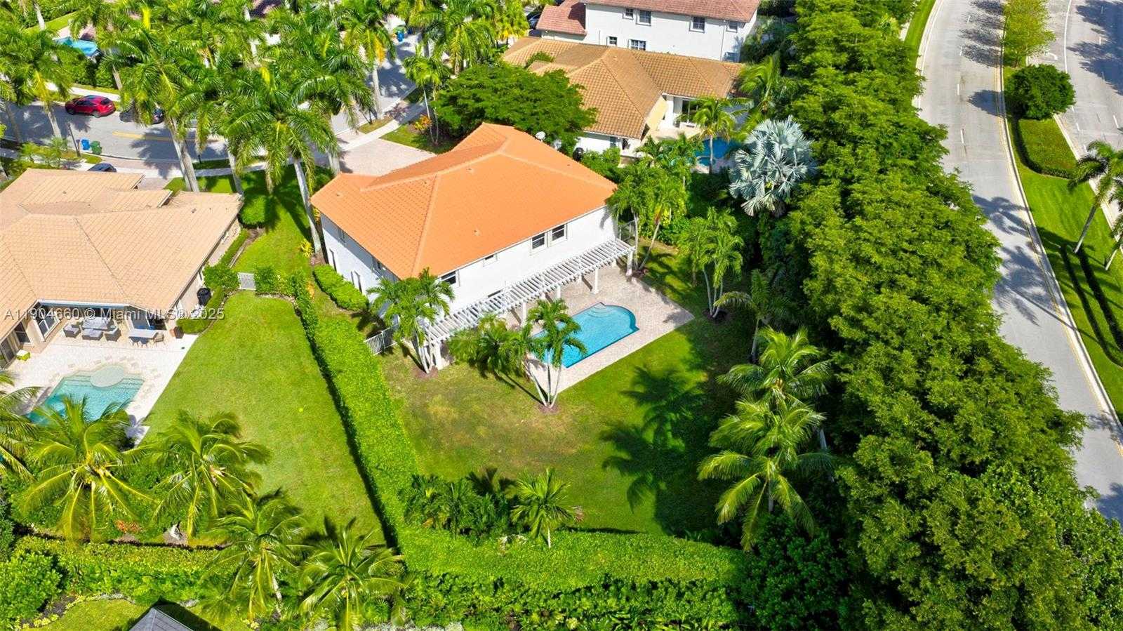 Small Image of 1781 HARBOR POINTE CIR, Weston Number 38