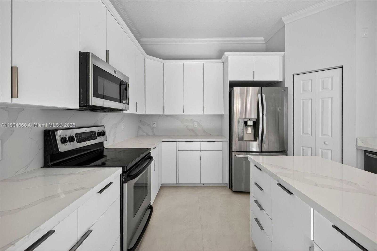 Small Image of 1781 HARBOR POINTE CIR, Weston Number 8