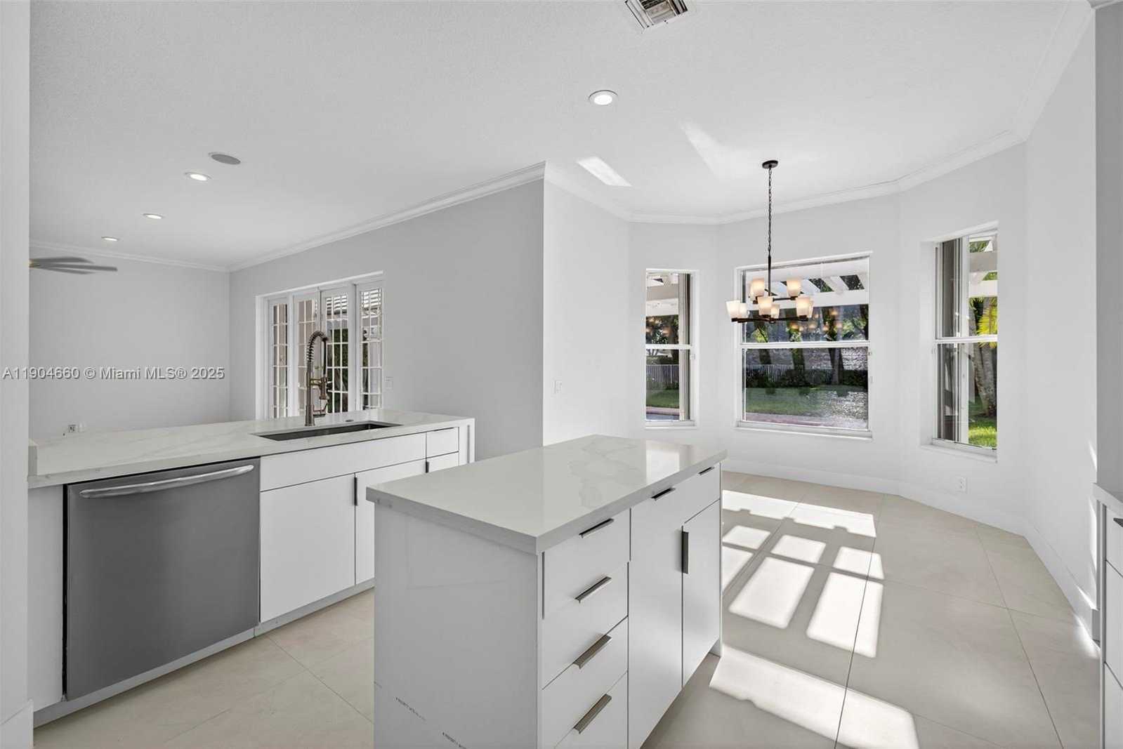 Small Image of 1781 HARBOR POINTE CIR, Weston Number 9