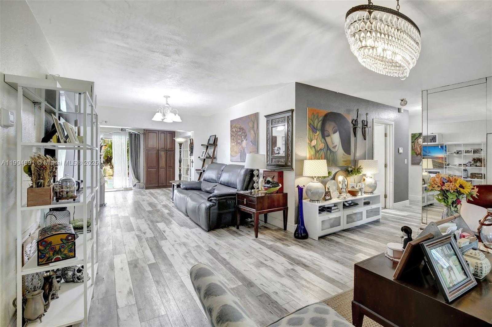 Small Image of 421 NORTH WEST 77TH WAY, Pembroke Pines Number 10