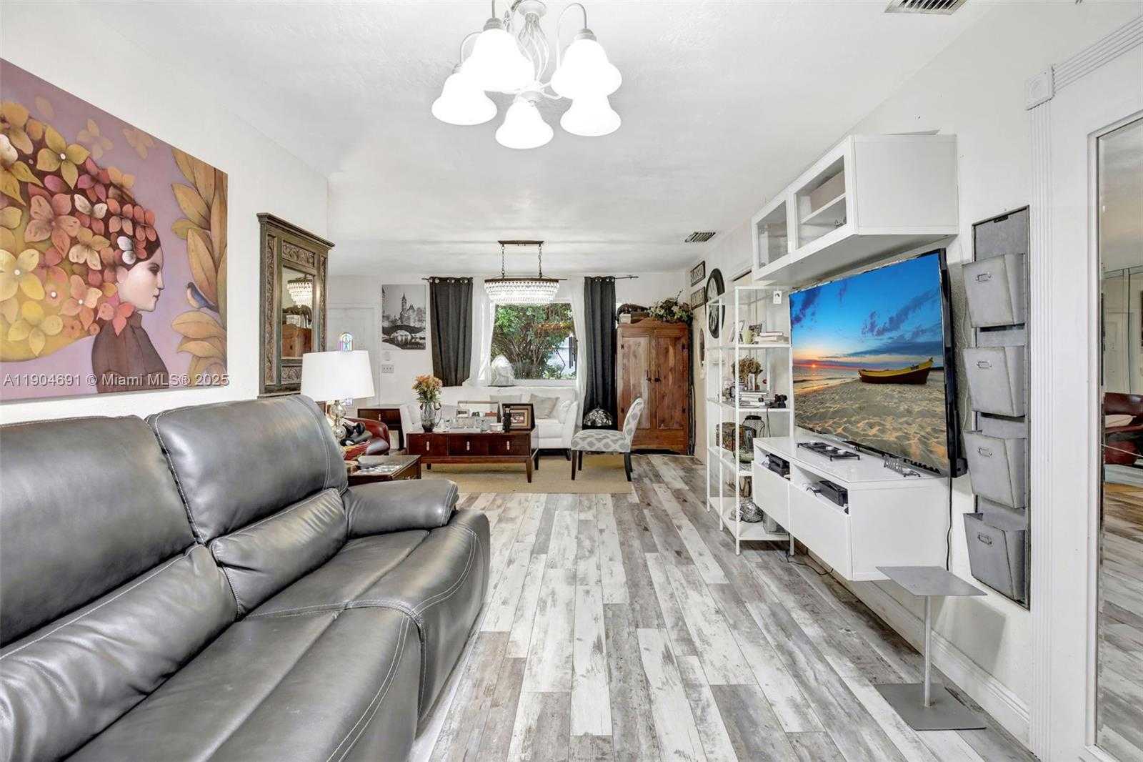 Small Image of 421 NORTH WEST 77TH WAY, Pembroke Pines Number 11