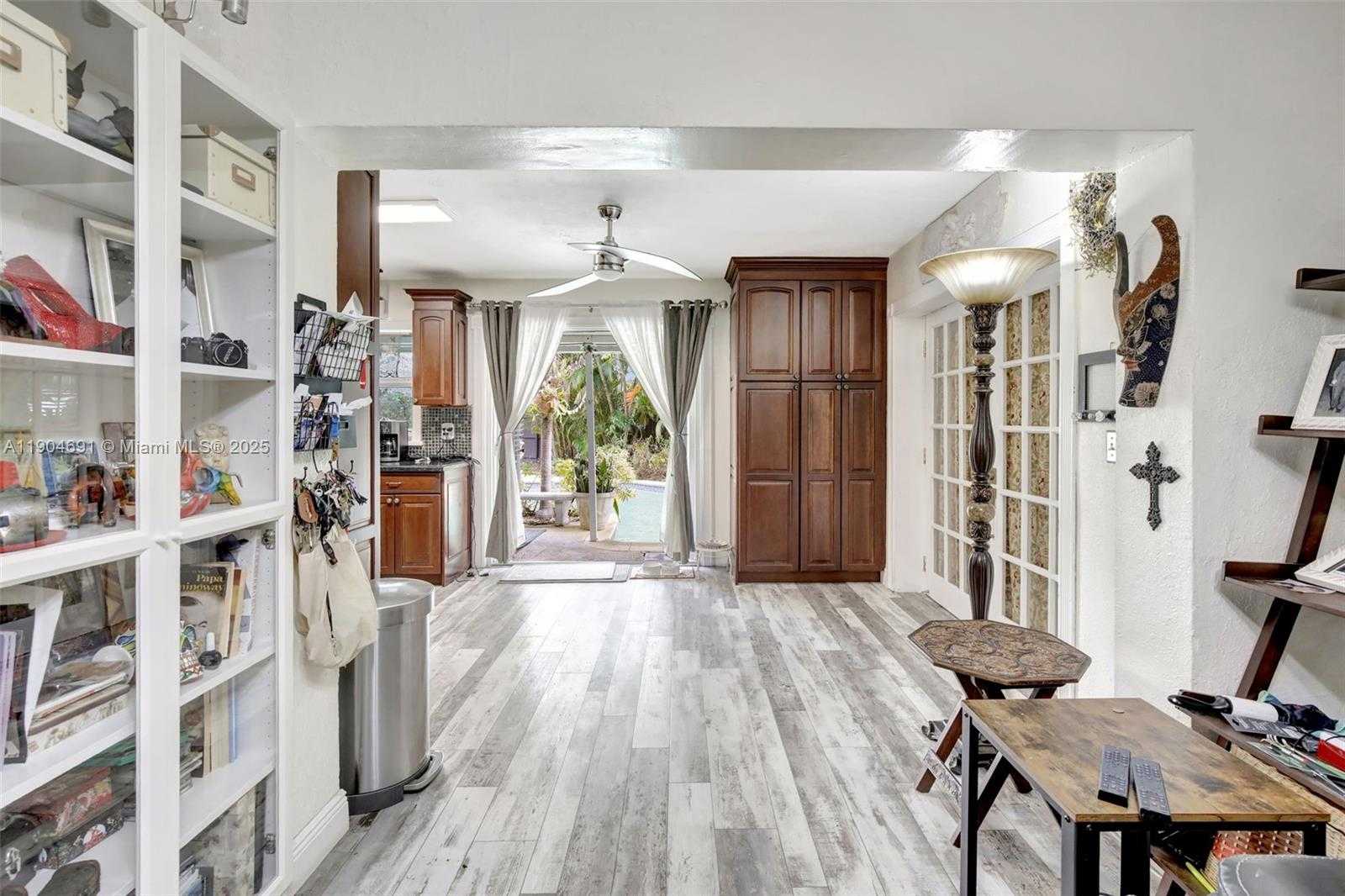 Small Image of 421 NORTH WEST 77TH WAY, Pembroke Pines Number 12