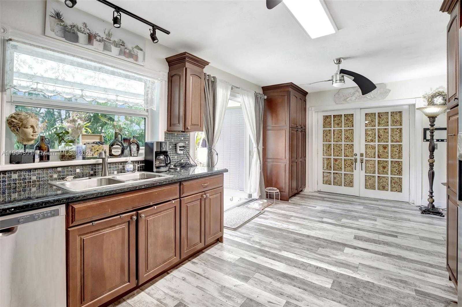 Small Image of 421 NORTH WEST 77TH WAY, Pembroke Pines Number 15