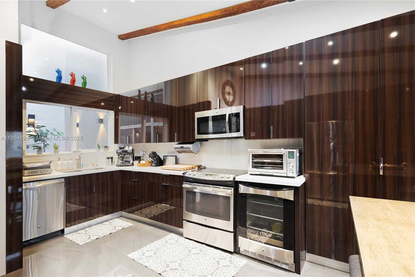 Small Image of 9320 NORTH WEST 48TH DORAL TER, Doral Number 19