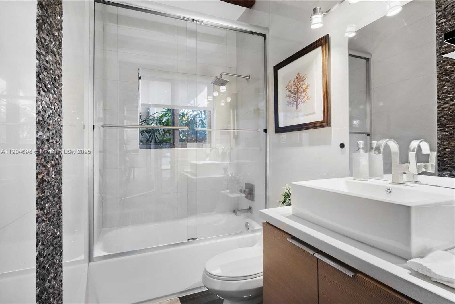 Small Image of 9320 NORTH WEST 48TH DORAL TER, Doral Number 28