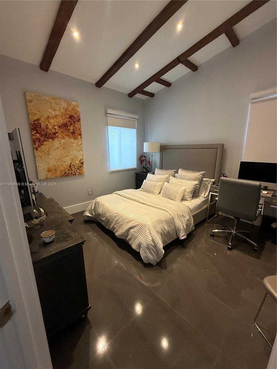 Small Image of 9320 NORTH WEST 48TH DORAL TER, Doral Number 30