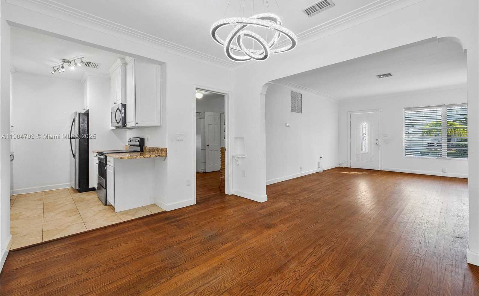 Small Image of 8826 EMERSON AVE, Surfside Number 10