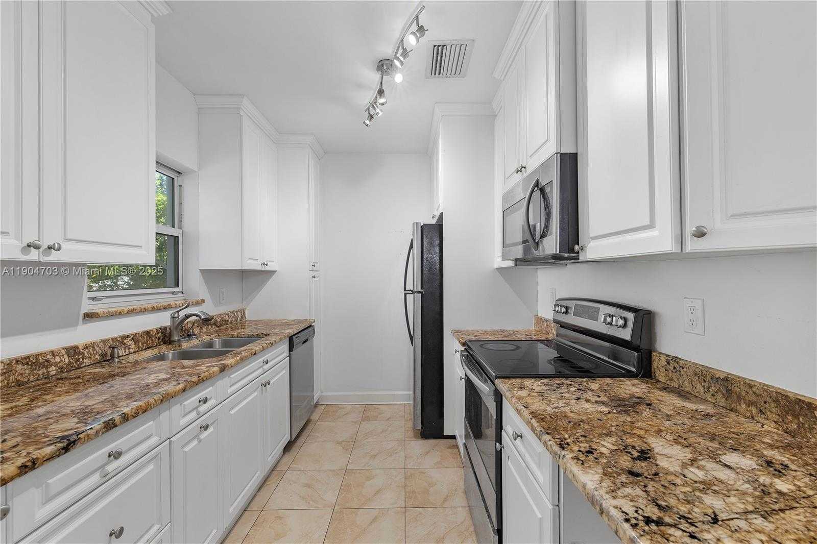 Small Image of 8826 EMERSON AVE, Surfside Number 11