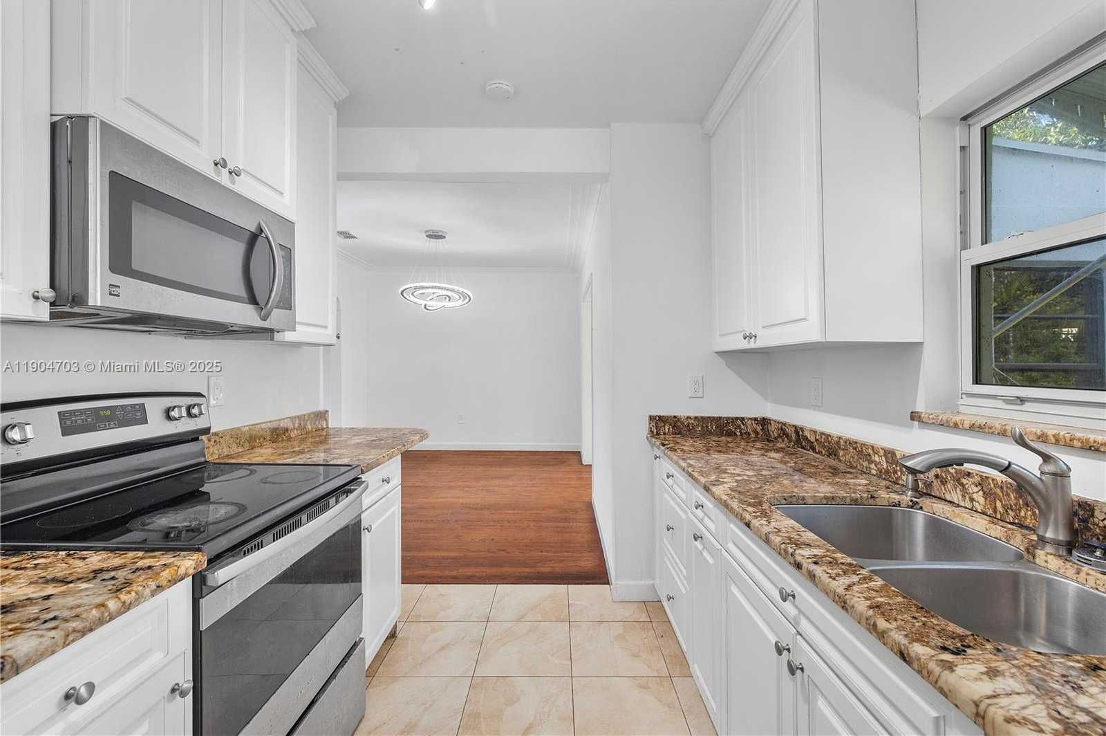 Small Image of 8826 EMERSON AVE, Surfside Number 12