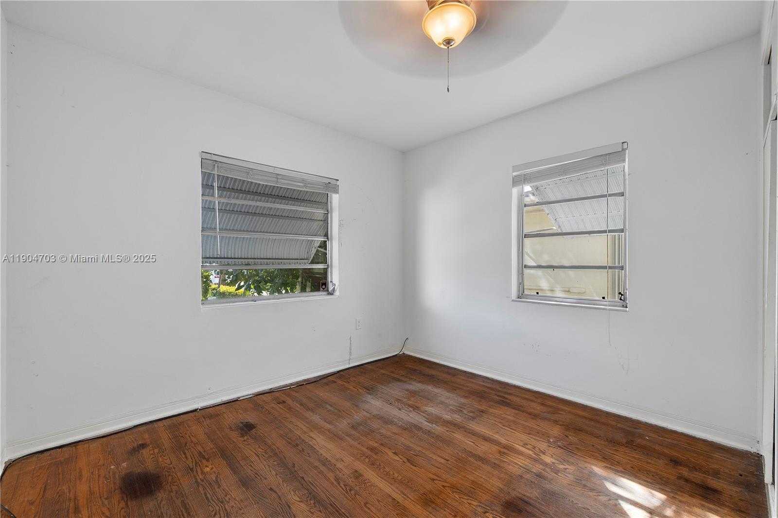 Small Image of 8826 EMERSON AVE, Surfside Number 14