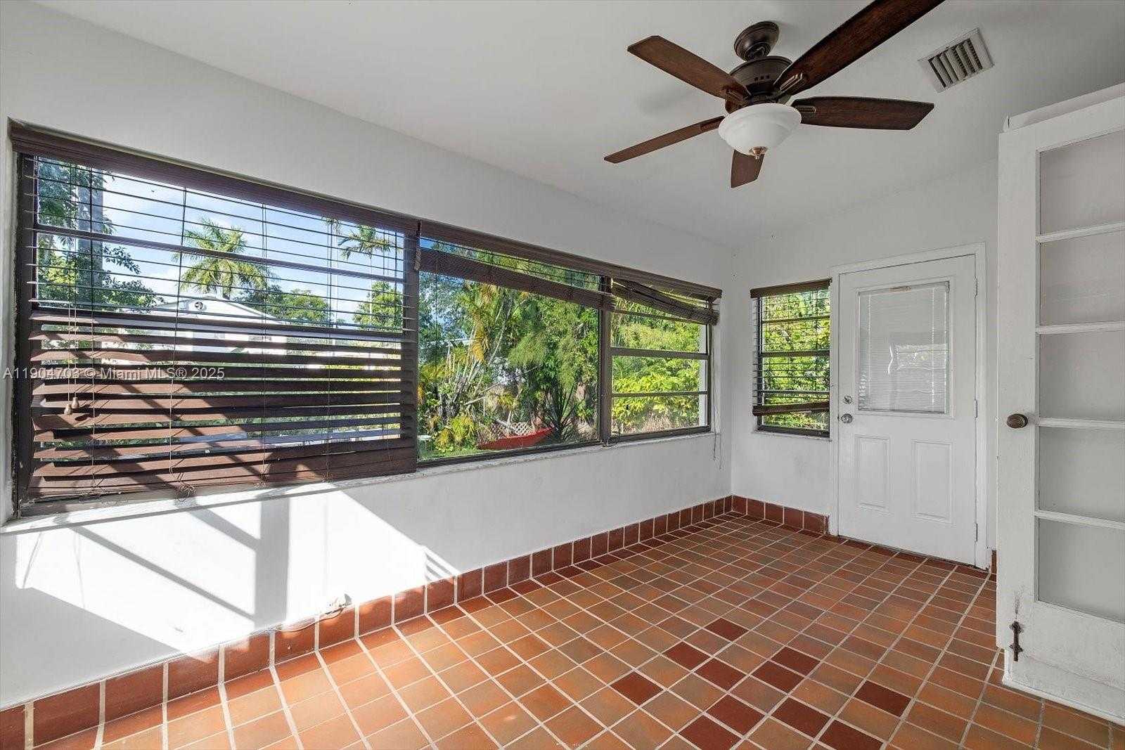 Small Image of 8826 EMERSON AVE, Surfside Number 17