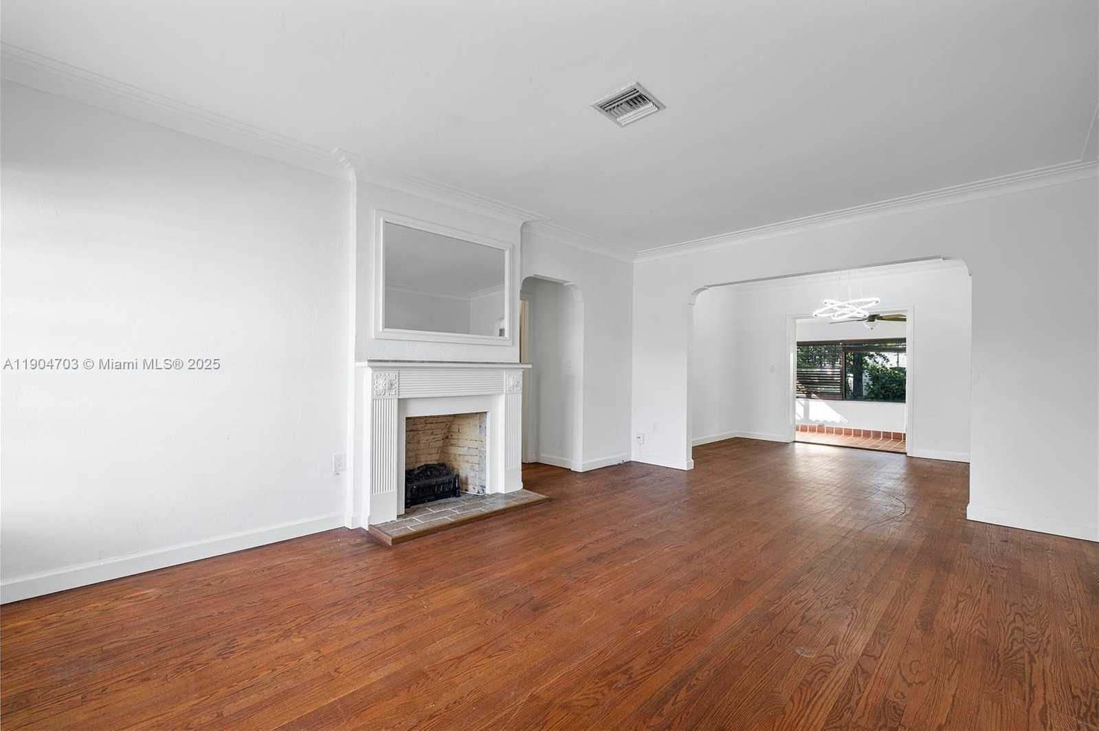 Small Image of 8826 EMERSON AVE, Surfside Number 5