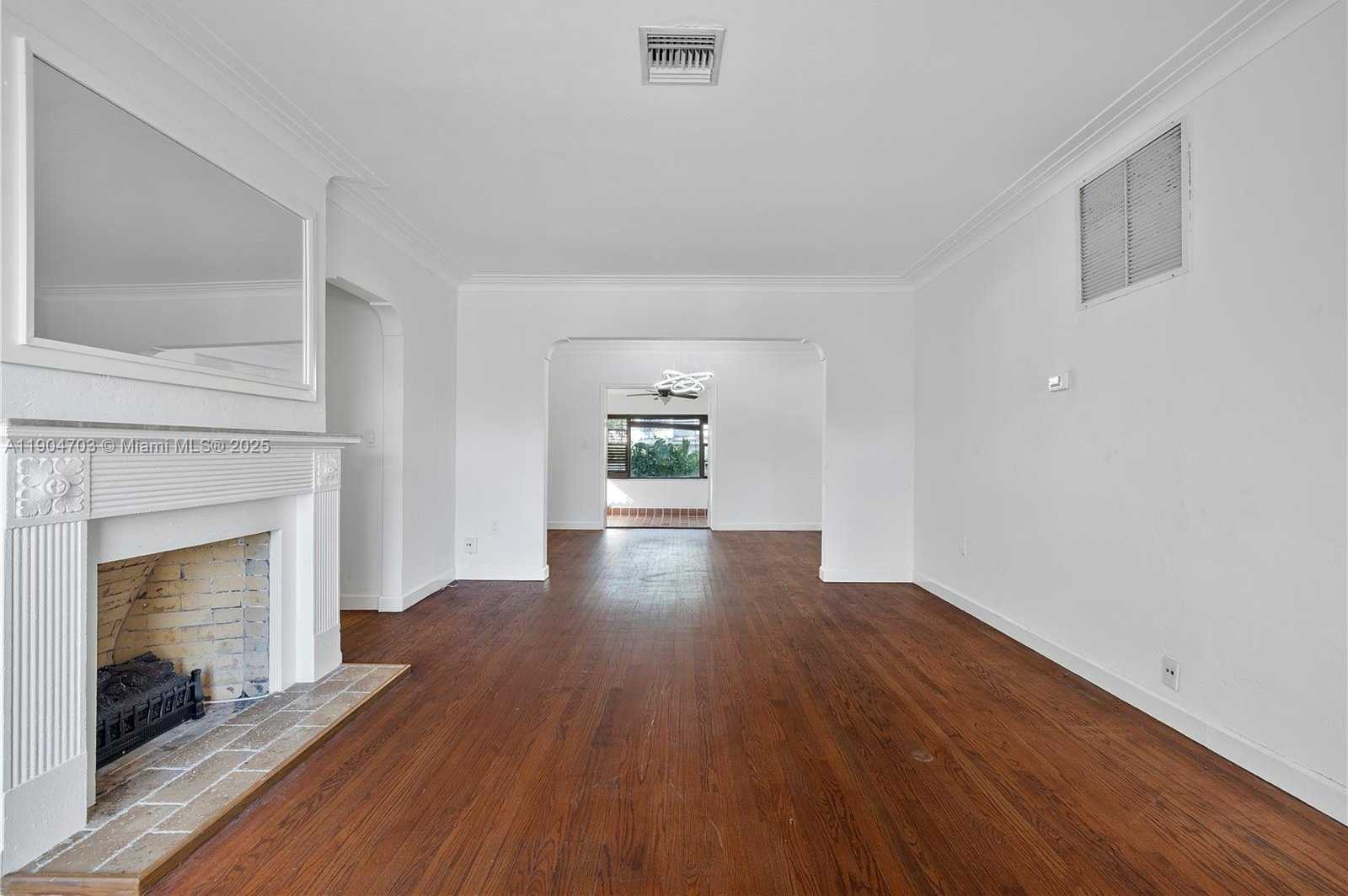 Small Image of 8826 EMERSON AVE, Surfside Number 6