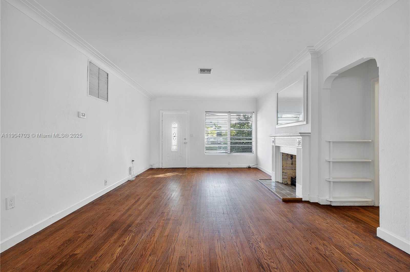 Small Image of 8826 EMERSON AVE, Surfside Number 9