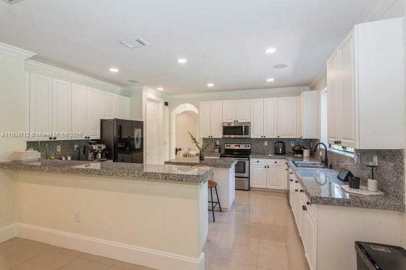 Small Image of 18704 SOUTH WEST 76TH CT, Cutler Bay Number 12