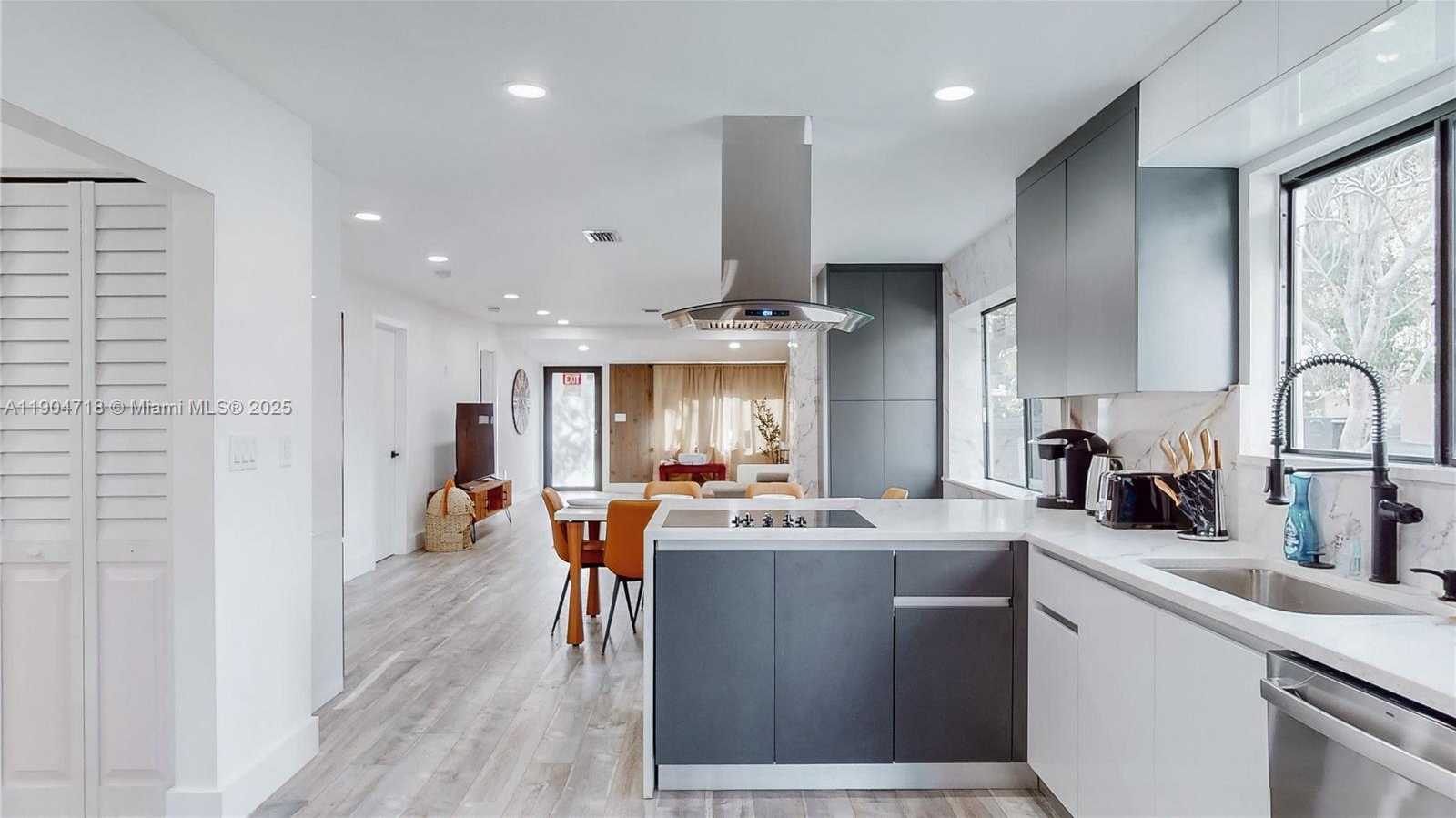 Small Image of 2525 GARFIELD ST, Hollywood Number 1