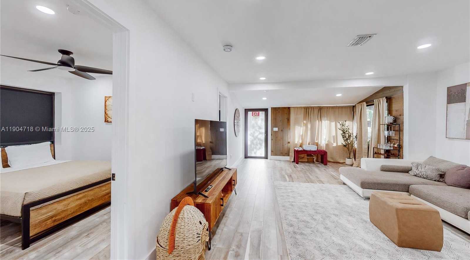 Small Image of 2525 GARFIELD ST, Hollywood Number 11