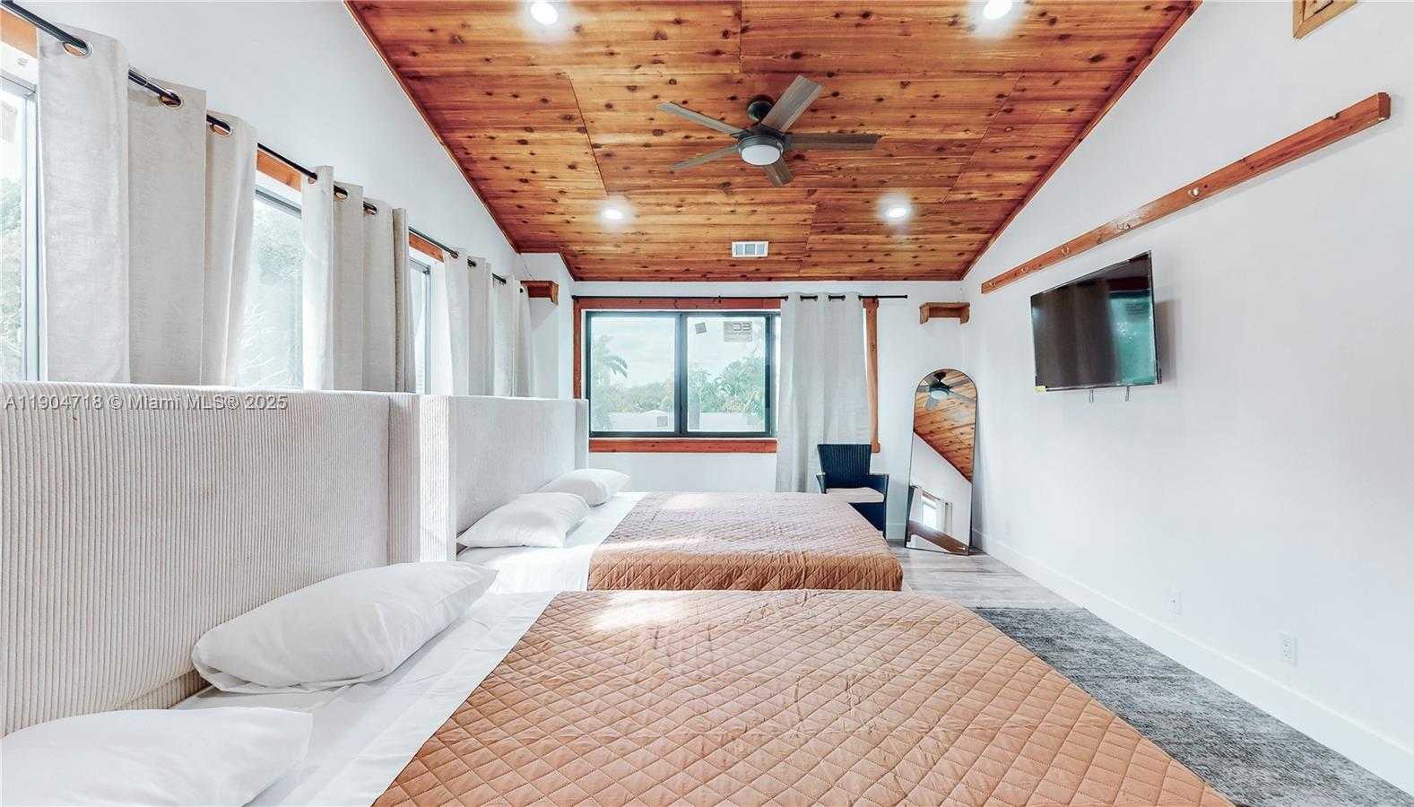 Small Image of 2525 GARFIELD ST, Hollywood Number 16