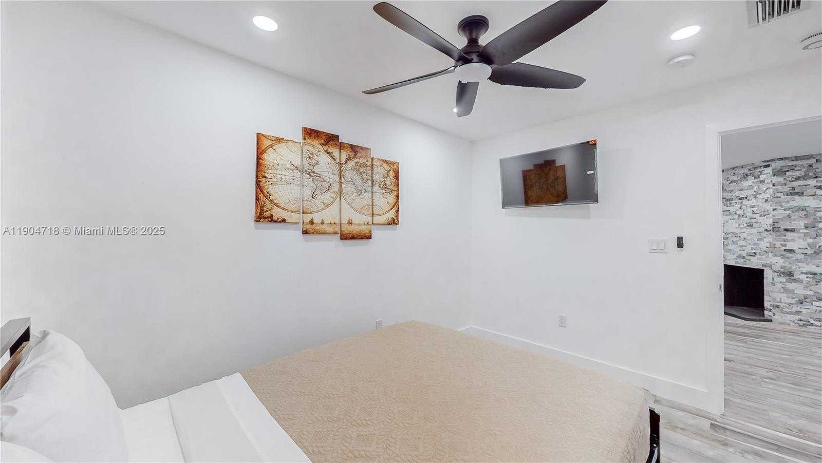 Small Image of 2525 GARFIELD ST, Hollywood Number 17