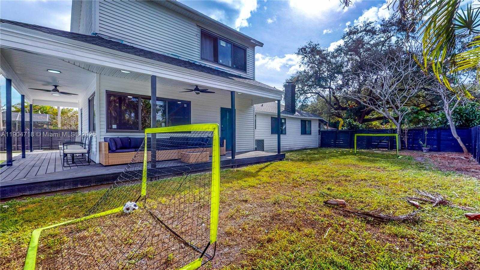 Small Image of 2525 GARFIELD ST, Hollywood Number 21