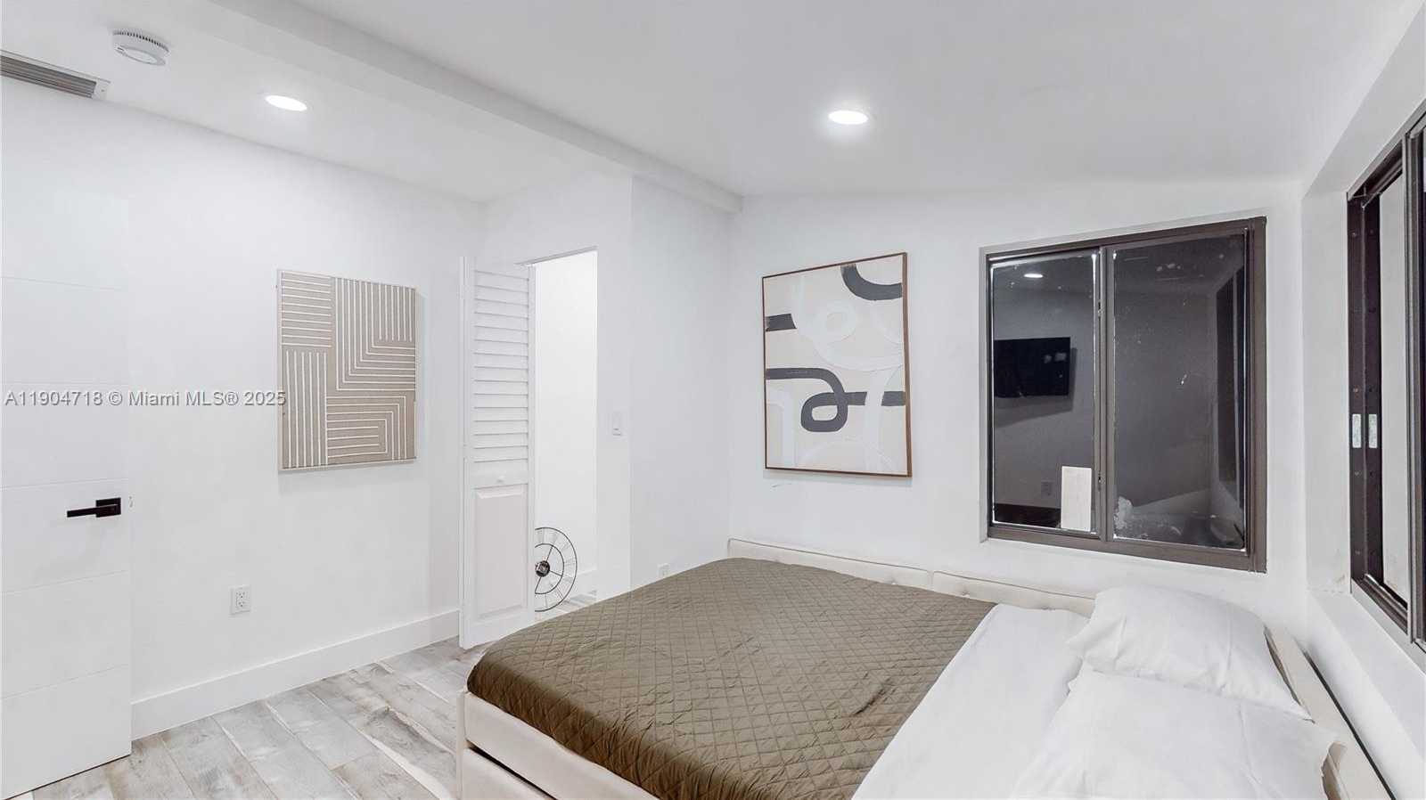 Small Image of 2525 GARFIELD ST, Hollywood Number 24