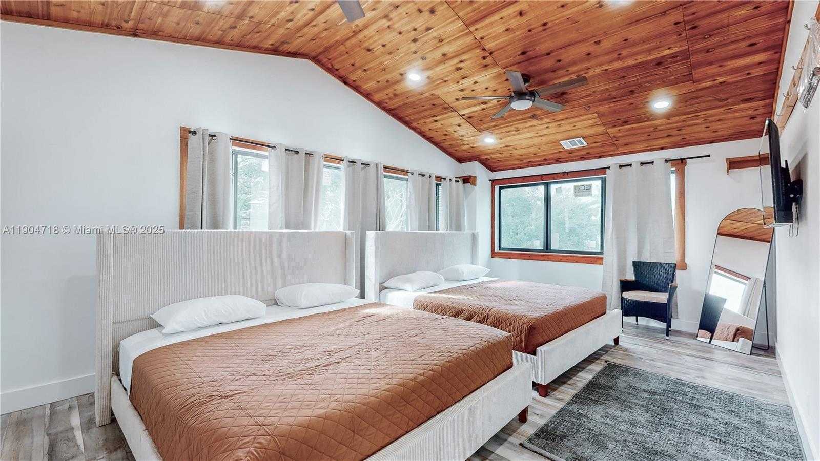 Small Image of 2525 GARFIELD ST, Hollywood Number 27