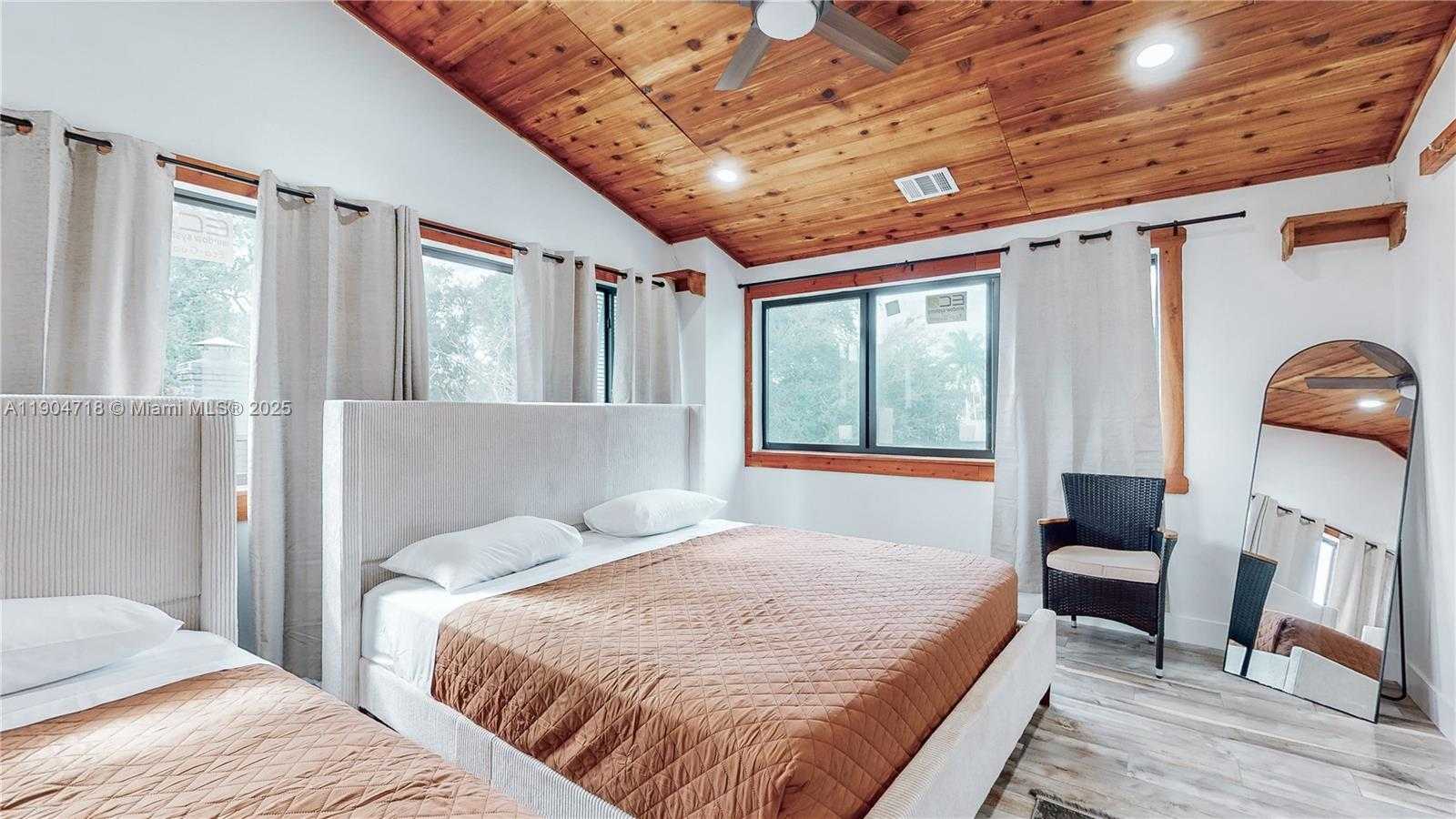 Small Image of 2525 GARFIELD ST, Hollywood Number 29