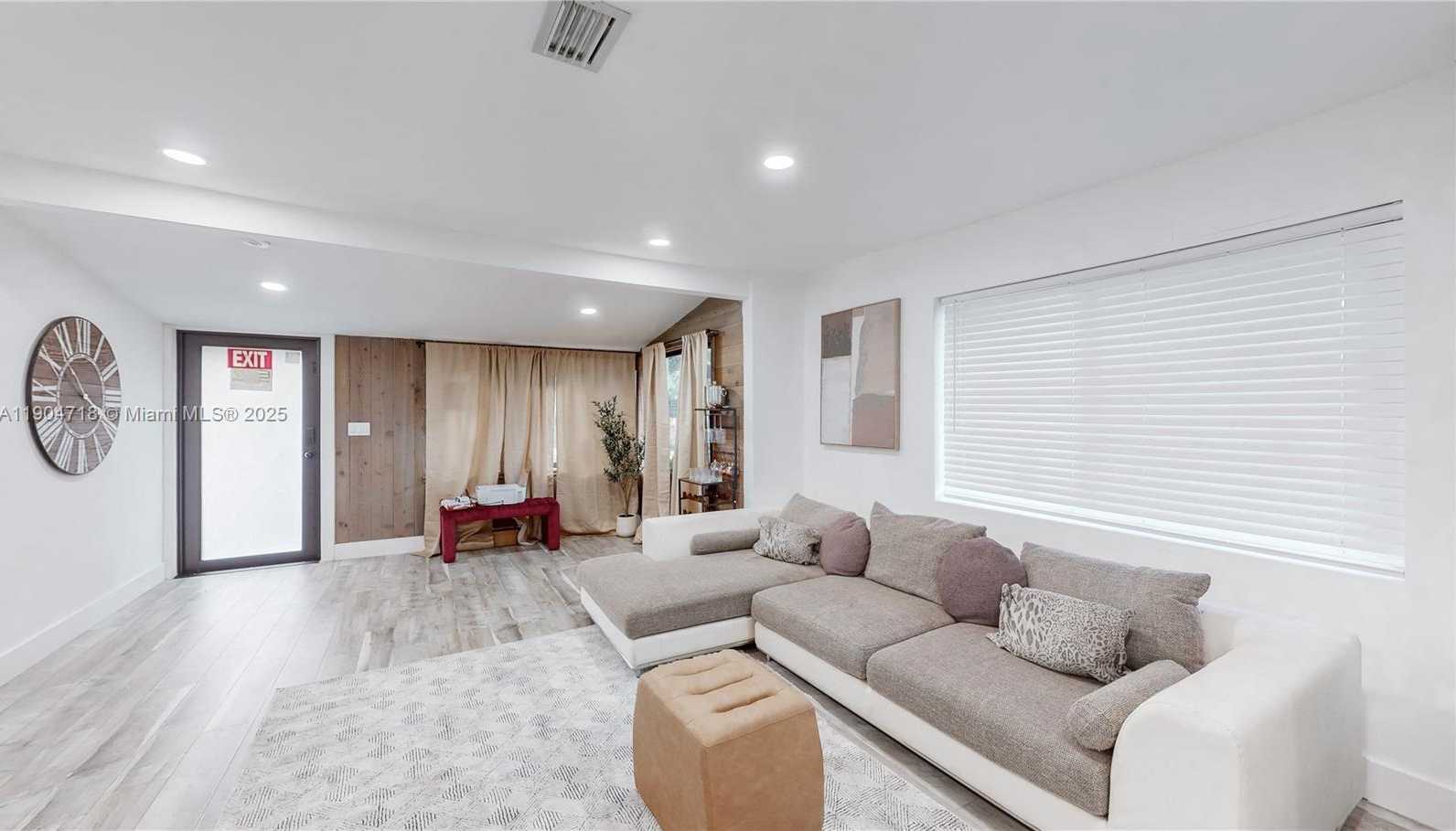 Small Image of 2525 GARFIELD ST, Hollywood Number 30