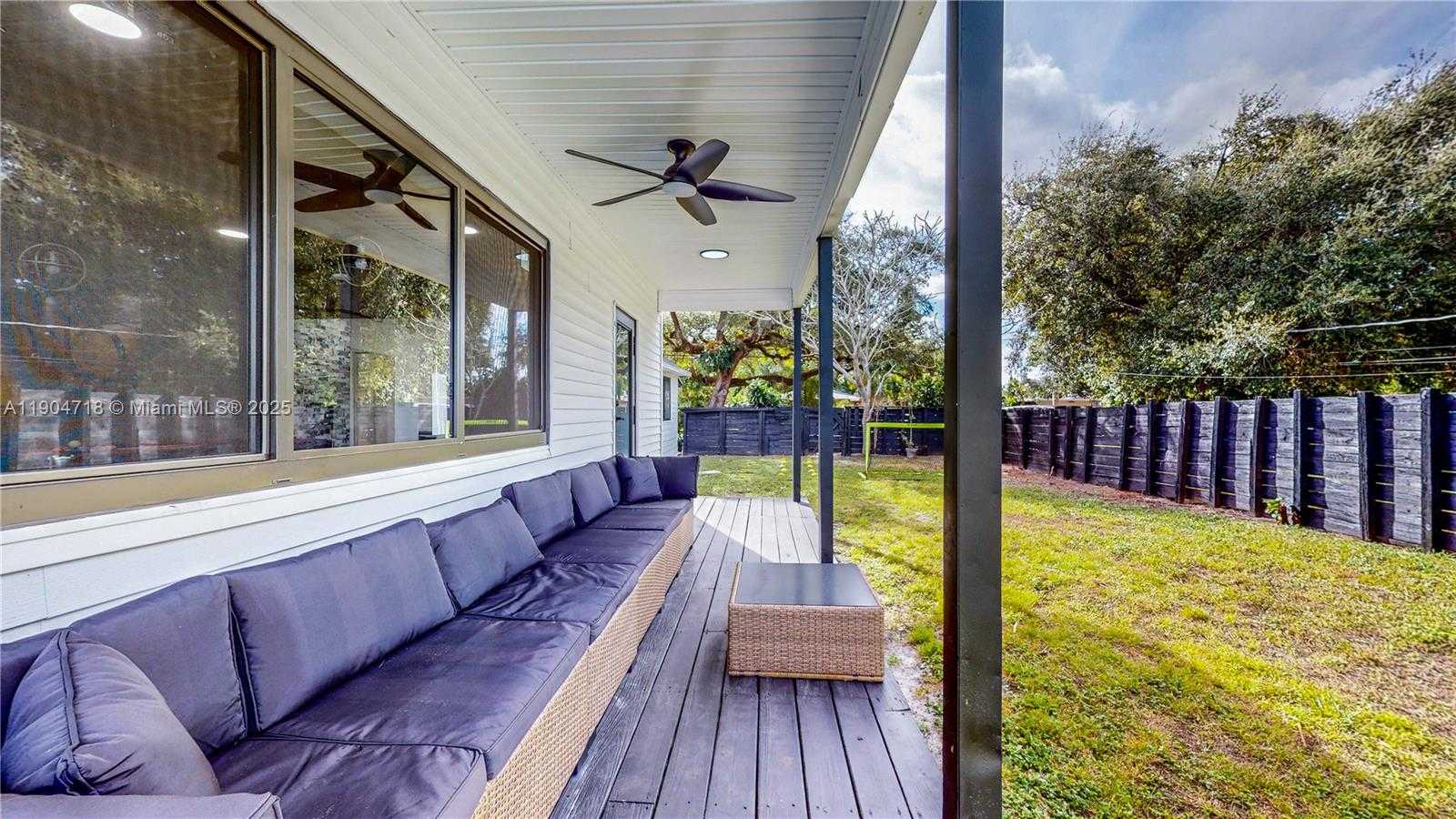 Small Image of 2525 GARFIELD ST, Hollywood Number 35