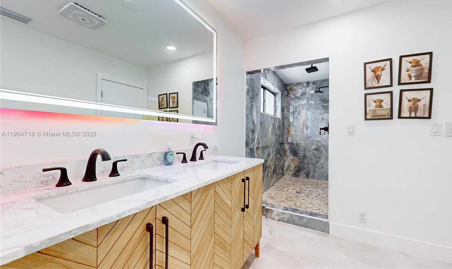 Small Image of 2525 GARFIELD ST, Hollywood Number 36