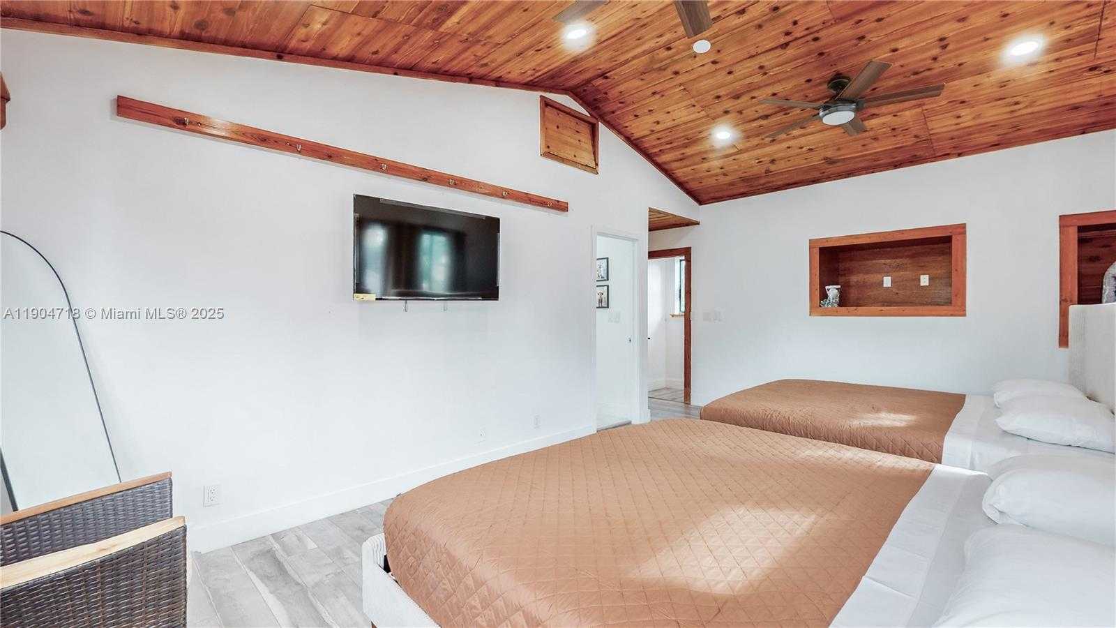 Small Image of 2525 GARFIELD ST, Hollywood Number 37