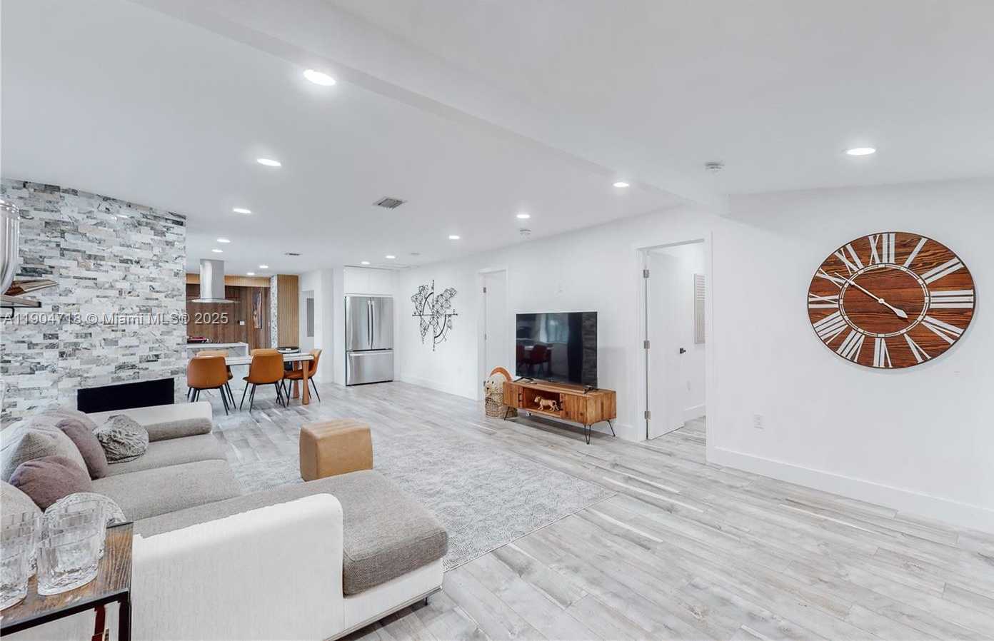 Small Image of 2525 GARFIELD ST, Hollywood Number 39