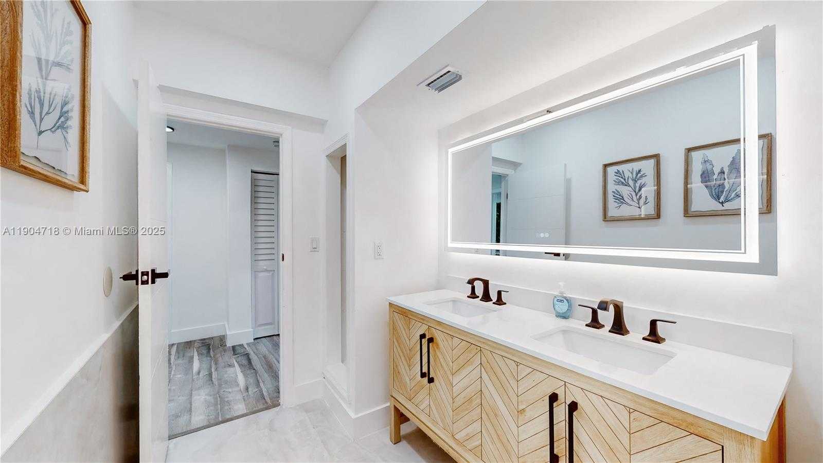 Small Image of 2525 GARFIELD ST, Hollywood Number 41