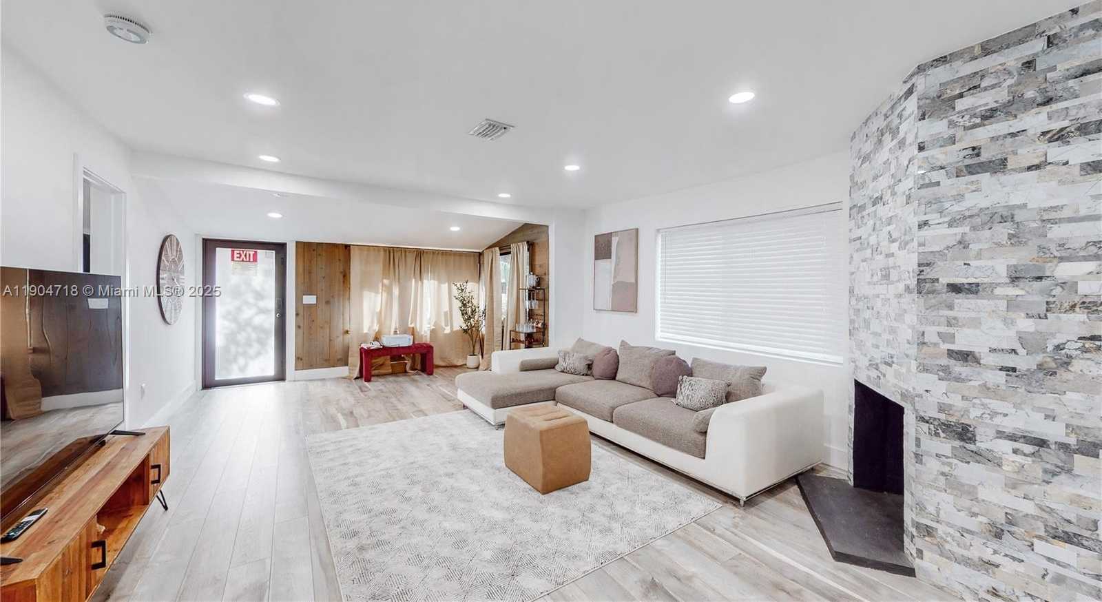 Small Image of 2525 GARFIELD ST, Hollywood Number 42